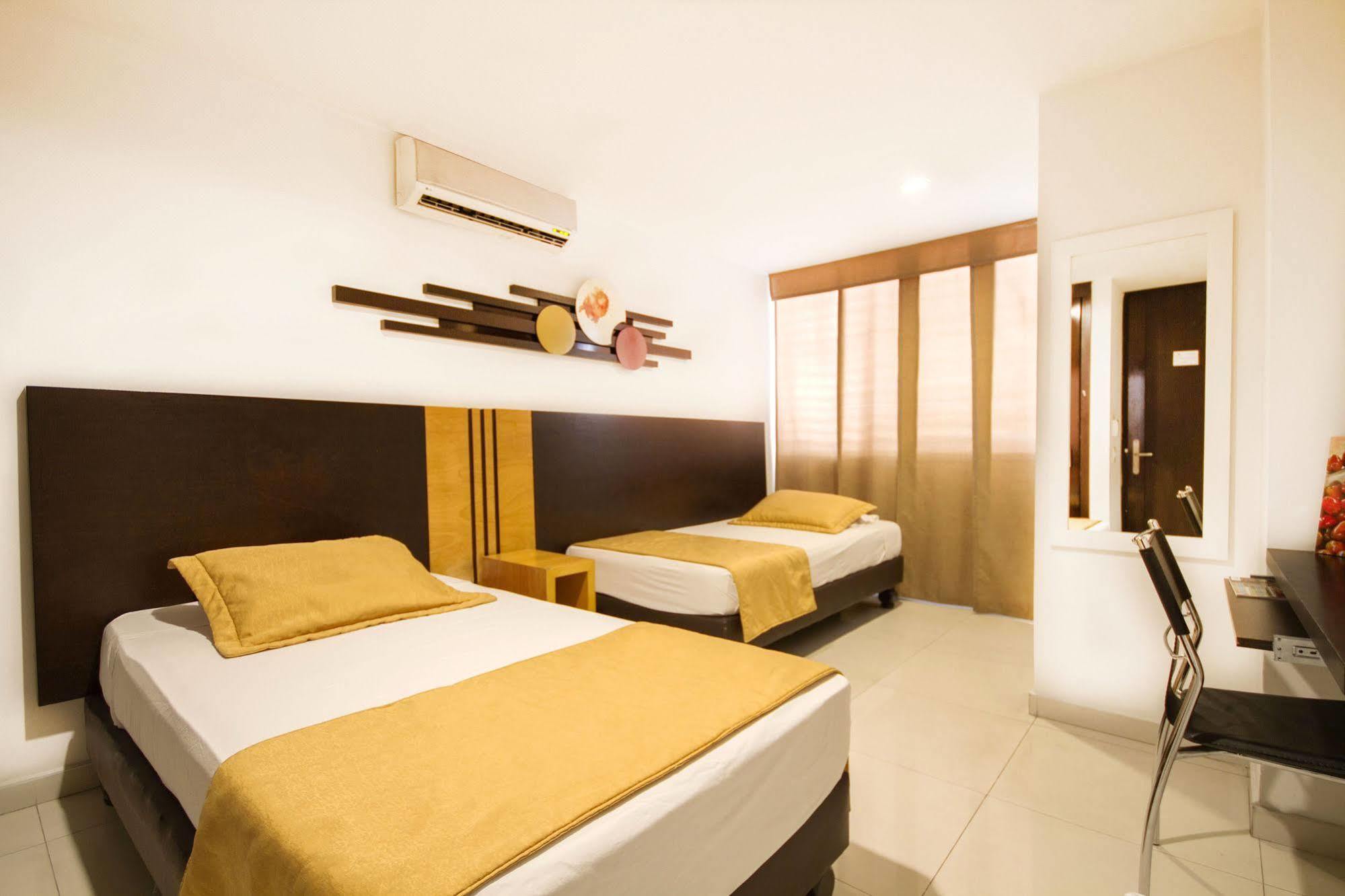 Aw Hotel Ariston Las Vegas De Granada Кали Екстериор снимка